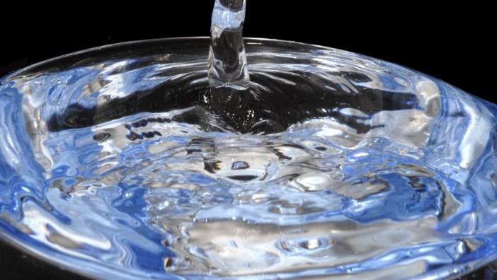 Врач Ившина сообщила, что дефицит воды вызывает головные боли и патологии почек
