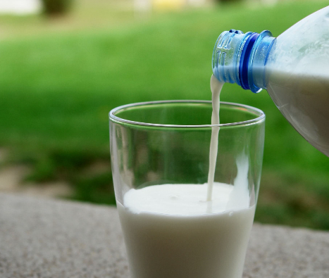 Терапевт Лапа заявила, что молоко не перерабатывается должным образом в организме взрослых людей