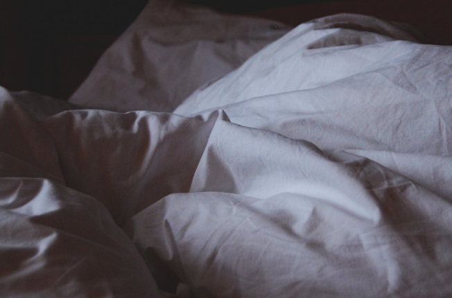 Врач Морено объяснила опасность «гниения в кровати» на выходных