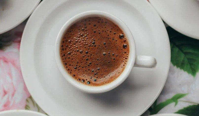 Врач Мещерякова посоветовала отказаться от кофе для лучшего усвоения витаминов