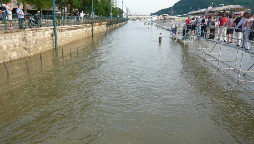 В Курганской области началась эвакуация жителей из-за приближающегося наводнения