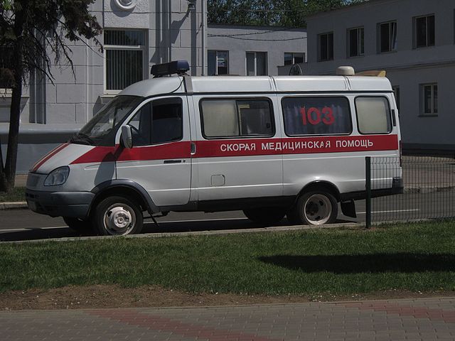 Упавшая с домкрата машина насмерть раздавила подростка в Свердловской области