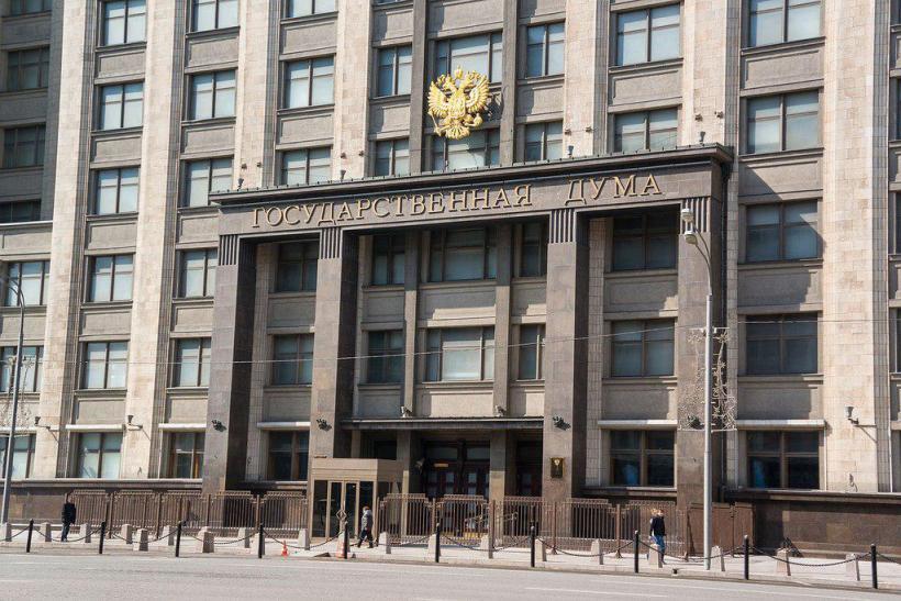 В России полицейским разрешат досматривать людей и вскрывать авто