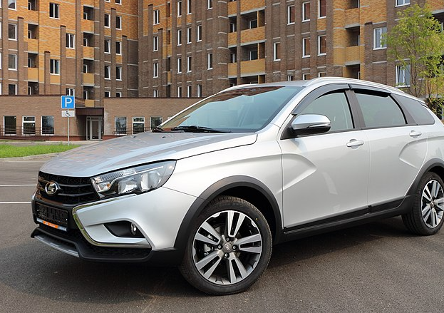 «АвтоВАЗ» прекратил выпуск универсалов Lada Vesta из-за дефицита комплектующих