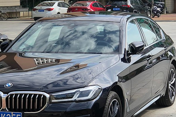 В России начались продажи нового автомобиля BMW 5-Series за 10,8 миллиона рублей