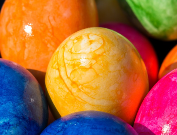 Священник Савченко назвал лучшие цвета для окрашивания яиц на Пасху
