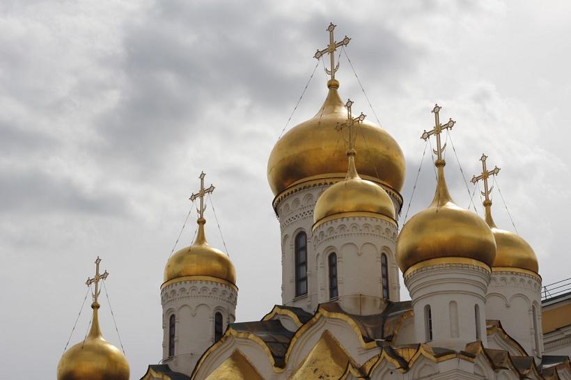Религиоведы объяснили, почему на Руси на могилы ставили кресты-«голубцы»