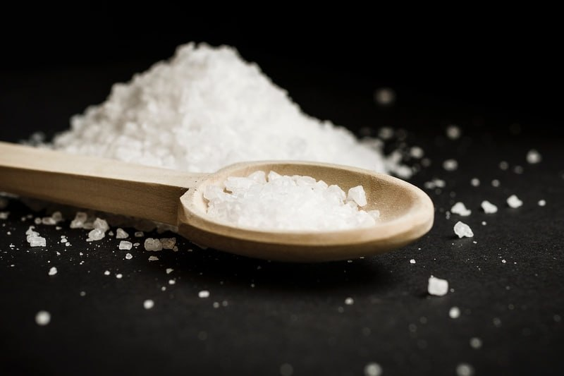 Диетолог Залетова предупредила, что полный отказ от соли может убить