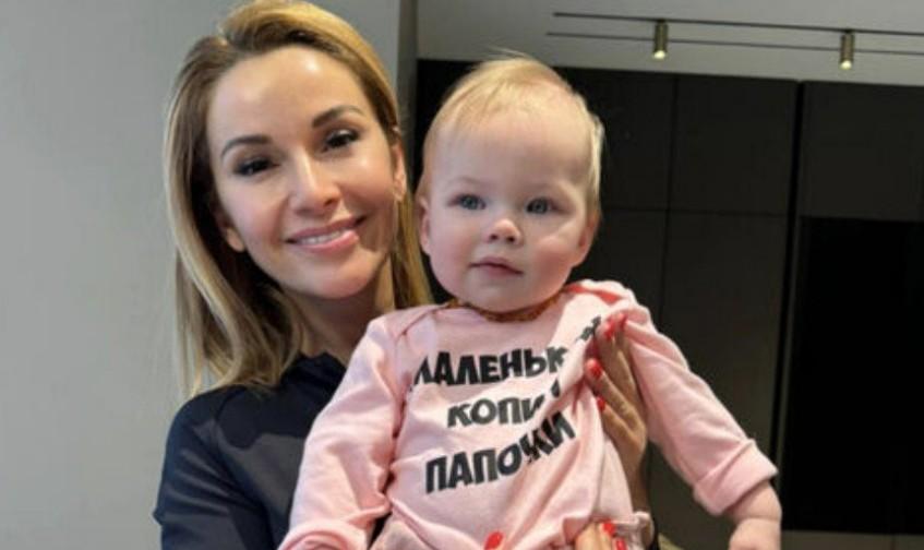 Телеведущая Ольга Орлова заявила, что волнуется за развитие своей дочери