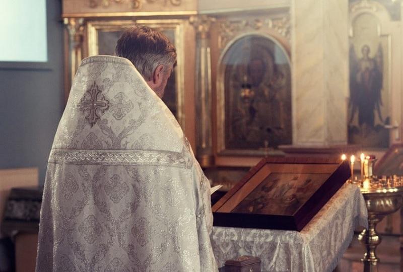 Патриарх Кирилл не смог произнести проповедь после литургии из-за голоса
