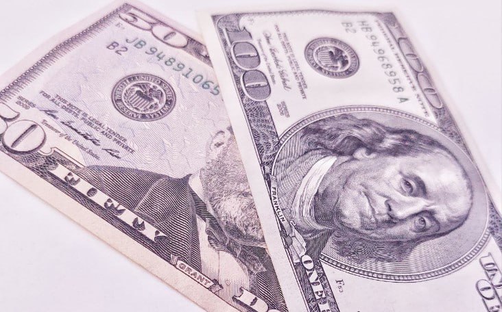 «Ведомости»: эксперты оценили разницу курсов недружественных валют в России