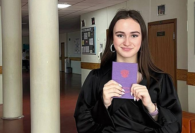 Катя Лель поддержала свою 15-летнюю дочь Эмилию в выборе профессии