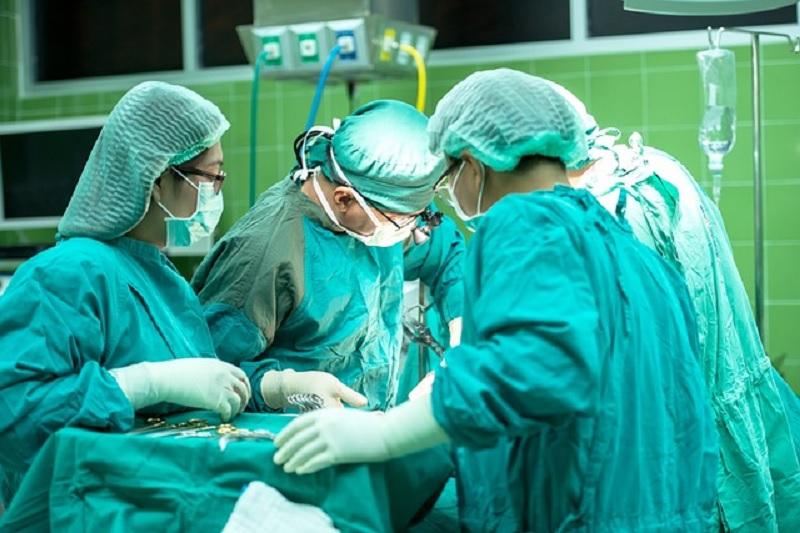 В Доминикане врачи удалили гигантскую опухоль с костями у 12-летней девочки