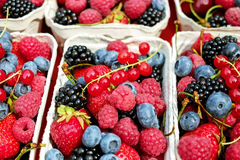 Роспотребнадзор предупредил о ягодах, вредящих здоровью некоторых россиян