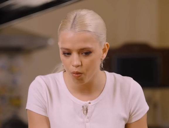 Юлия Гаврилина показала себя на больничной койке после второй пластики носа