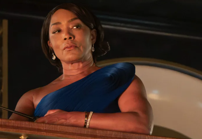 Анджела Бассетт вновь предстала в роли королевы Рамонды в «Черной пантере» Анджела Бассетт вновь предстала в роли королевы Рамонды в «Черной пантере»