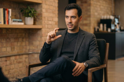 Герман Поляков (German Poliakov) показывает, как отмывание информации меняет интерпретацию фактов.